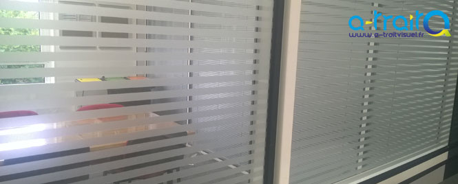 Bandes adhésives dépolies sur vitres