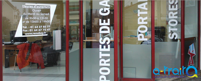 Pose adhésif vitrine, flocage adhésif vitrine