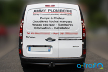 Marquage adhésif en lettre découpé