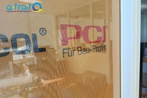 Flocage vitre adhésif micro-perforé