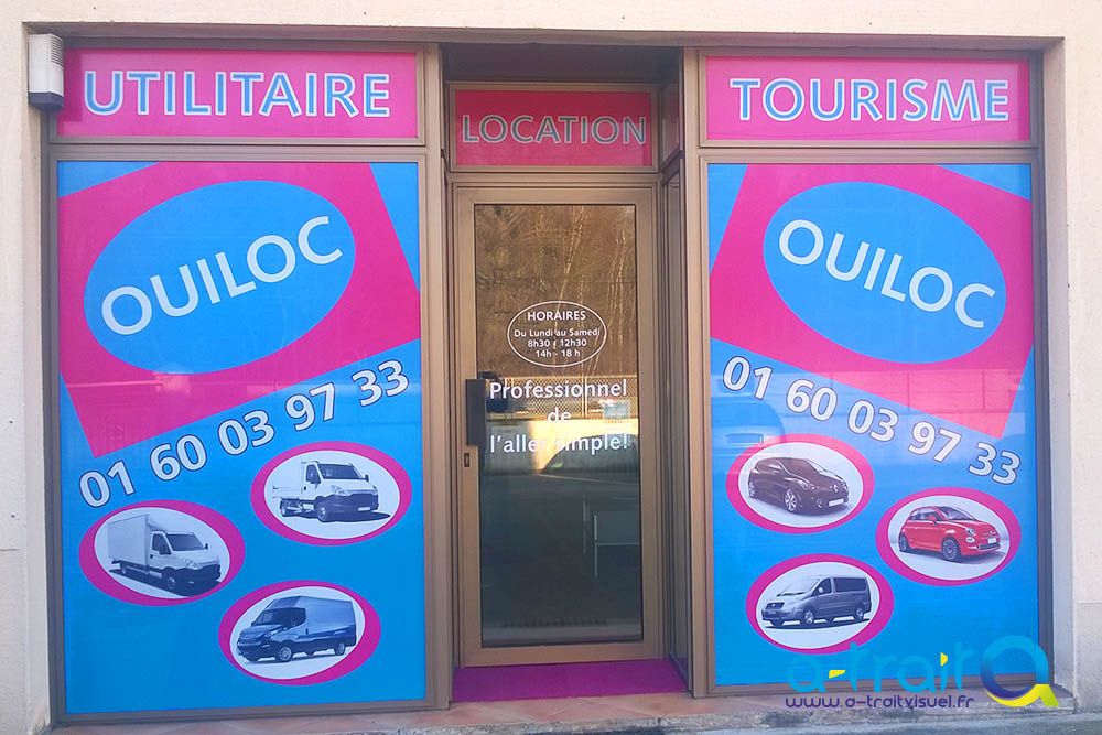 Déclinaison de la signalétique, publicité pour une agence de location