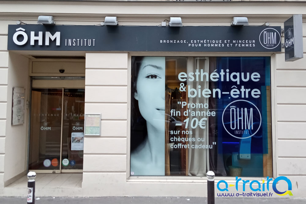 Habillage lettrage découpé, impression numérique, adhésif translucide bleu. Paris (75)