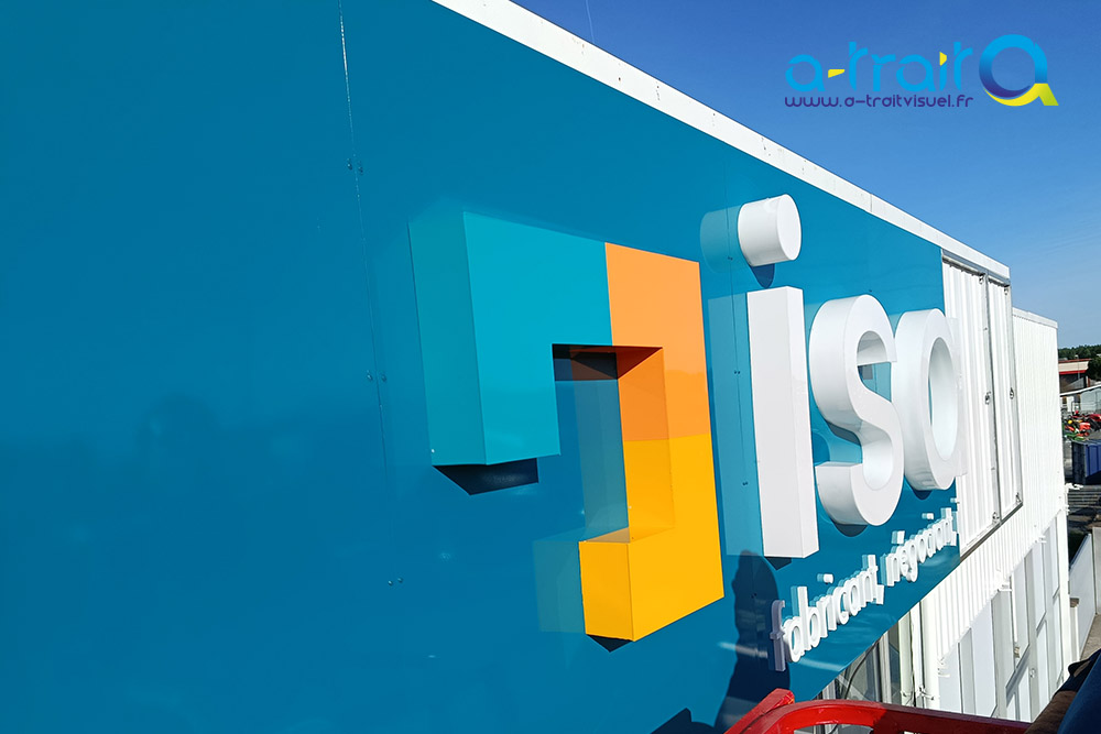 Enseigne lettres boitiers et découpées