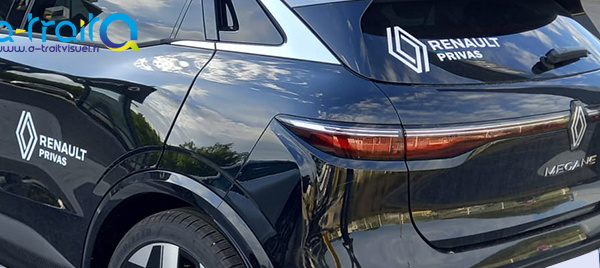 Marquage adhésif publicité nouveau logo Renault sur MEGANE E-TECH