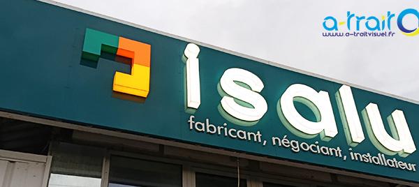 Enseigne lettres boitiers et découpées