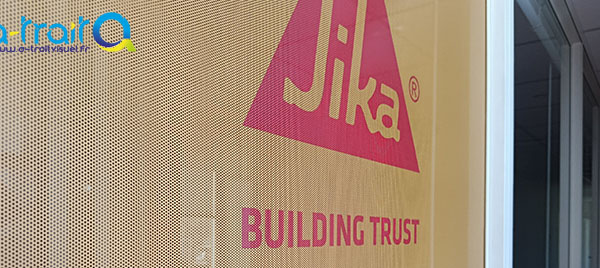 Flocage vitre adhésif micro-perforé